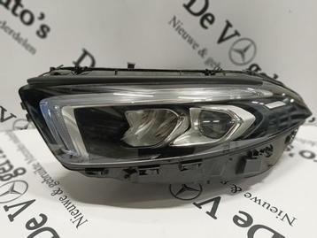 Koplamp links van een Mercedes A-Klasse beschikbaar voor biedingen