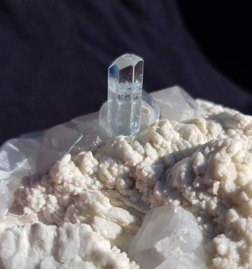 AQUAMARIJN op kwarts - Kristal 2,5 cm, Verzamelen, Mineralen en Fossielen, Mineraal, Verzenden