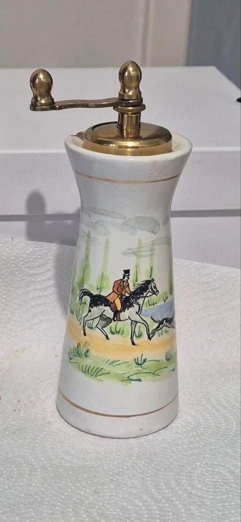 Jolie moulin a poivre vintage, Antiquités & Art, Antiquités | Ustensiles de cuisine, Enlèvement