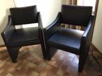 chaises cuir 150€ les 2 chaises /pouf+table rouge 30€, Maison & Meubles, Chaises, Enlèvement ou Envoi, Comme neuf, Rouge, Cuir