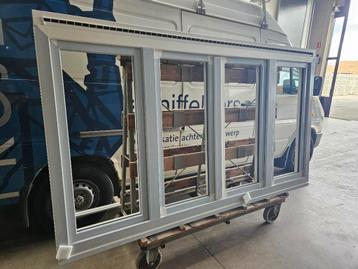 Wegens verkeerde maat: TE KOOP 2 pvc ramen *helemaal nieuw * beschikbaar voor biedingen