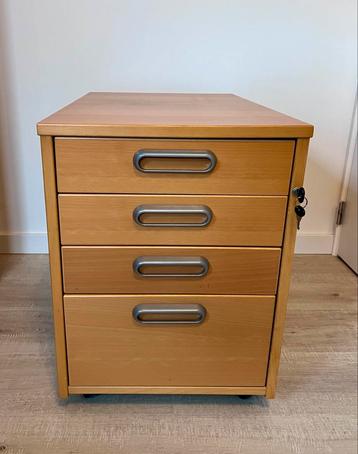 Ladekast op wieltjes beschikbaar voor biedingen