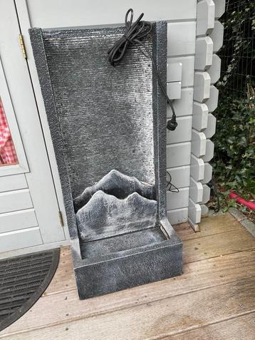 Kunstof waterval met ledverlichting te koop beschikbaar voor biedingen
