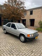 Mercedes 190E 2.0 AUTOMAAT 1983 NETTE STAAT OLDTIMER, Achterwielaandrijving, Particulier, Blauw, Zilver of Grijs