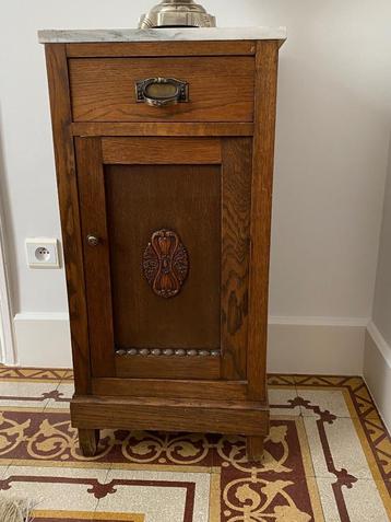  Klassieke houten bijzetkast met marmeren blad beschikbaar voor biedingen