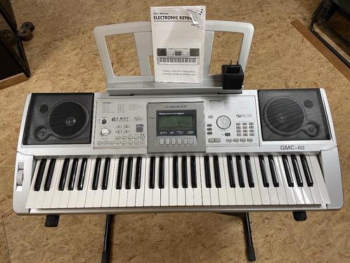 Keyboard, Muziek en Instrumenten, Keyboards, Zo goed als nieuw, 61 toetsen, Overige merken, Aanslaggevoelig, Met standaard, Ophalen