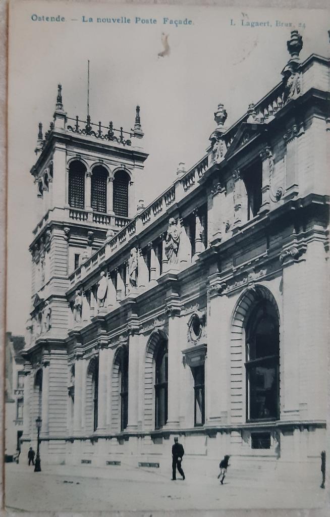 Carte postale OOSTENDE OSTENDE la nouvelle façade de la POST, Enlèvement ou Envoi