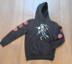 Zwarte hoodie met opdruk op voorkant + mouwen  maat XS, Ophalen of Verzenden
