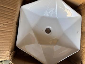 LAVABO EN CERAMIQUE beschikbaar voor biedingen