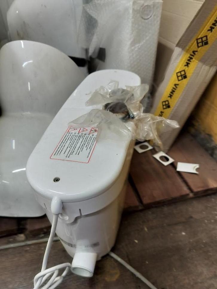 Broyeur SFA SANIAACCES POMP V35, Doe-het-zelf en Bouw, Sanitair, Zo goed als nieuw, Toilet, Ophalen