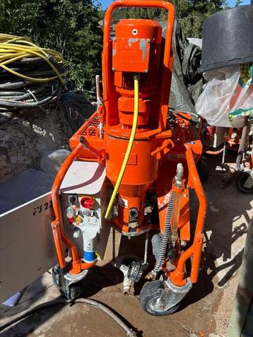 Machine à plafonnage G4 beschikbaar voor biedingen