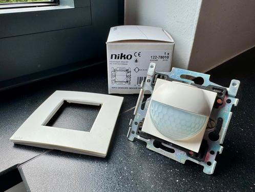 Niko inbouw wandbewegingsmelder (wit) met afdekplaat, Audio, Tv en Foto, Fotografie | Fotostudio en Toebehoren, Zo goed als nieuw