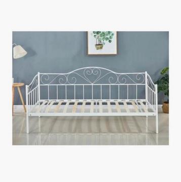 Prachtig wit metalen bed beschikbaar voor biedingen
