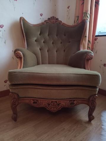 Paire de fauteuils Bergère Louis XV à oreilles disponible aux enchères