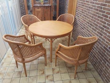 Table et chaises de terrasse jardin ou veranda en rotin et o