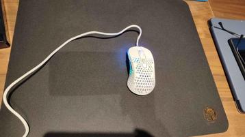Xtrfy M4 RGB White beschikbaar voor biedingen