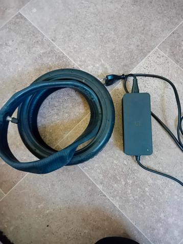 Pneu et chargeur xiaomi, Enlèvement ou Envoi, Comme neuf