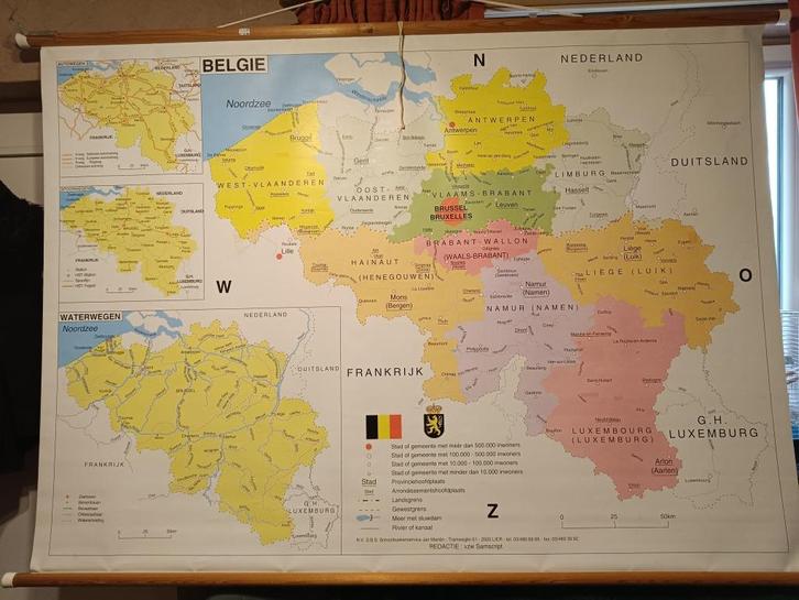 Landkaart tweezijdig met ophangsysteem te koop., Antiek en Kunst, Antiek | Schoolplaten, Ophalen of Verzenden