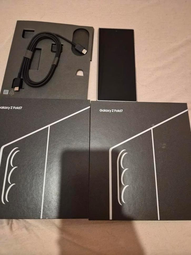 Samsung fold 7 met silicone case en kabel., Telecommunicatie, Mobiele telefoons | Samsung, Galaxy Fold, Ophalen
