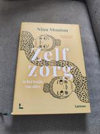 2 boeken Nina Mouton Zelfzorg + Elke dag zelfzorg, Ophalen, Zo goed als nieuw