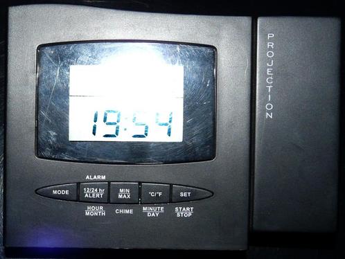 Réveil-Minuteur-Thermomètre-Projection nocturne heure, Electroménager, Réveils, Utilisé, Digital, Enlèvement ou Envoi