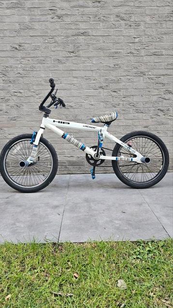 Kinder BMX disponible aux enchères