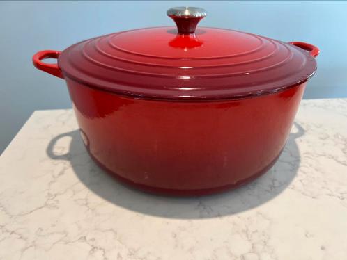 Le Creuset 34 cm kersenrood in heel goede staat, Huis en Inrichting, Keuken | Potten en Pannen, Zo goed als nieuw, Koekenpan of Braadpan