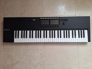 Komplete Kontrol S61 MK2 - zeer goede staat beschikbaar voor biedingen