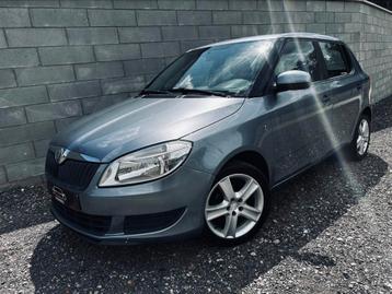 Skoda fabia • 1.2i • 2012 • 5 portes • garantie • a voir • beschikbaar voor biedingen