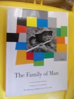FOTOKUNST  THE FAMELY OF MAN (museum New-York)503 foto's, Ophalen of Verzenden, Zo goed als nieuw, Grafische vormgeving