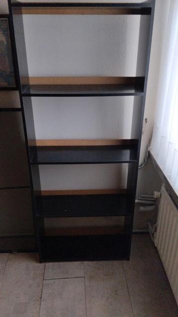 Open zwarte boekenkast  beschikbaar voor biedingen