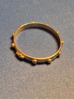 Bague en or jaune 18 carats, Enlèvement