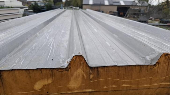 12 sandwich dakplaten 430cm lang 12cm dik licht grijs, Doe-het-zelf en Bouw, Plinten en Afwerking, Nieuw, Ophalen