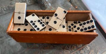 Antieken domino game  beschikbaar voor biedingen