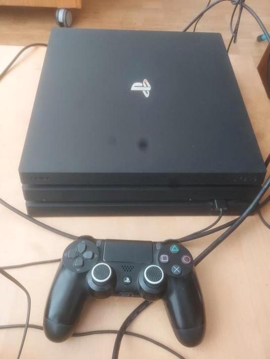 Playstation 4 pro plus games (lees goed), Games en Spelcomputers, Spelcomputers | Sony PlayStation 4, Zo goed als nieuw, Pro, Ophalen