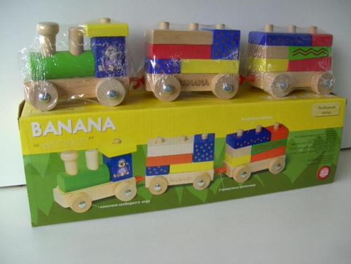 HOUTEN TREINTJE IN VROLIJKE KLEUREN NIEUW, Kinderen en Baby's, Speelgoed | Houten speelgoed, Nieuw, Duw- of Trekspeelgoed, Ophalen of Verzenden