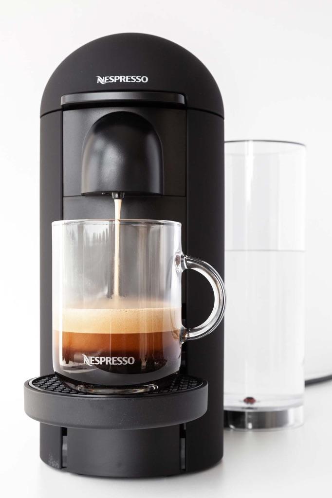Nespresso Vertuo Matt Black Koffiemachine, Electroménager, Cafetières, Comme neuf, Dosettes et capsules de café, Cafetière, 1 tasse