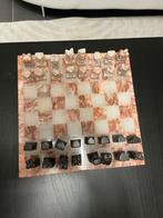 Uniek schaakspel van natuursteen, Een of twee spelers, Ophalen, Zo goed als nieuw