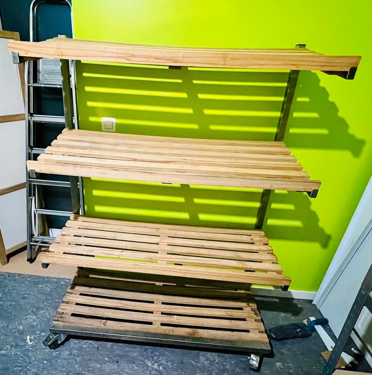 Stevig rek met houten leggers en remwielen, Zakelijke goederen, Kantoor en Winkelinrichting | Magazijn, Stelling en Opslag, Ophalen