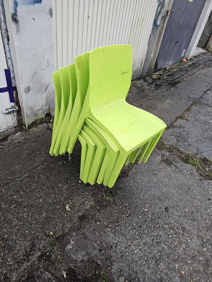 14 groene tuinstoelen in prima staat (10€ per stuk), Tuin en Terras, Tuinstoelen, Zo goed als nieuw, Kunststof, Stapelbaar, Ophalen