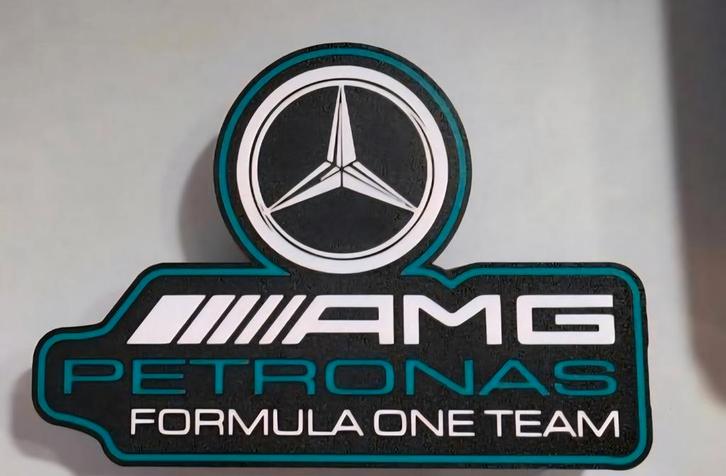 Mooie Mercedes AMG lamp,  inclusief LED verlichting., Verzamelen, Merken en Reclamevoorwerpen, Verzenden