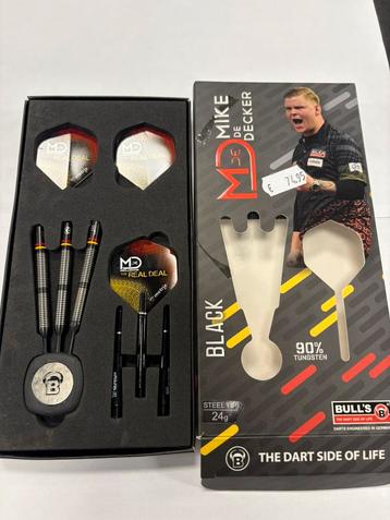 Mike De Decker Black dartpijlen beschikbaar voor biedingen