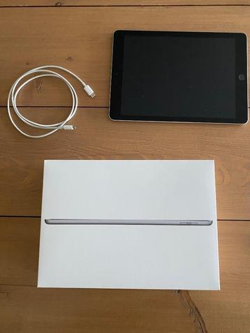 iPad 6th generation - 32 GB - Space Gray, Gebruikt, 32 GB, Apple iPad, Grijs