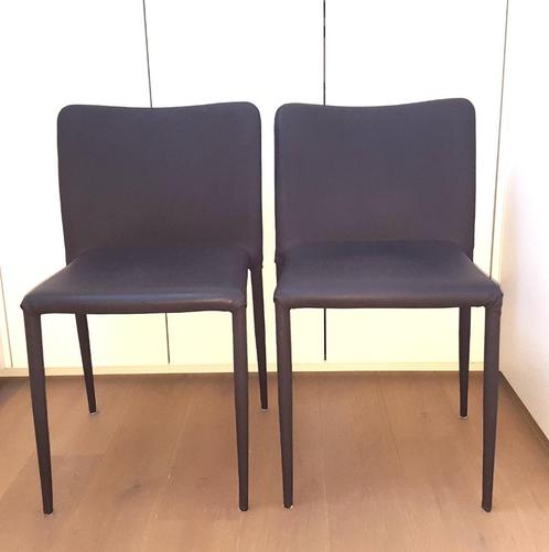 Twee moderne design stoelen in bruin kunstleder ALS NIEUW, Huis en Inrichting, Stoelen, Twee, Bruin, Ophalen