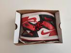 WMNS Nike air Jordan 1 mids rood/zwart maat 38.5, Kleding | Dames, Schoenen, Nike Jordan, Ophalen of Verzenden, Zo goed als nieuw