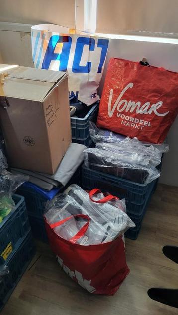 LAATSTE KANS Partij zeilkleding en accessoires beschikbaar voor biedingen