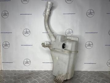 Ruitensproeiertank voor van een Mercedes CLA beschikbaar voor biedingen