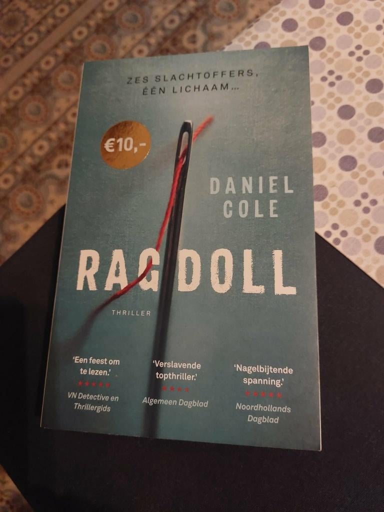 Ragdoll / Daniel Cole, Boeken, Thrillers, Zo goed als nieuw, België, Verzenden