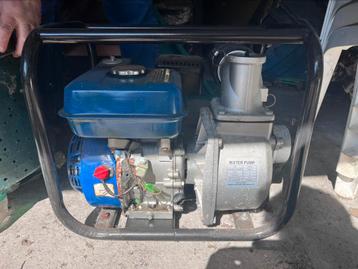 Benzine waterpomp beschikbaar voor biedingen