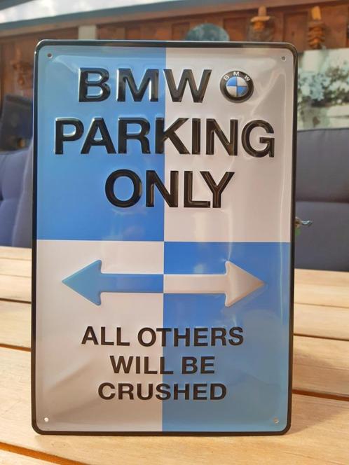 Metalen Reclamebord van BMW Parking Only in reliëf-20x30cm, Collections, Marques & Objets publicitaires, Neuf, Panneau publicitaire